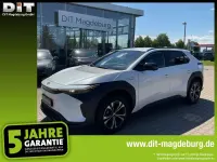 Gebraucht Toyota bZ4X Basis 150 kW (204 PS) 2023 Platinumweiß perleffekt SUV