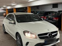 Gebraucht Mercedes A200 156 PS (114 kW) 2016 Weiß Kleinwagen