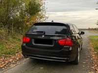Gebraucht BMW 320 184 PS (135 kW) 2011 Schwarz Kombi
