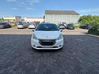 Gebraucht Peugeot 208 Active 68 PS (50 kW) 2012 Lack weiss banquise Kleinwagen