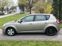 Gebraucht Kia Ceed 125 PS (91 kW) 2012 Grau Kleinwagen