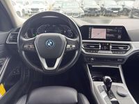 Gebraucht BMW 330e Advantage 292 PS (214 kW) 2021 Mineralgrau metallic Kombi