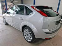 Gebraucht Ford Focus Ghia 102 PS (75 kW) 2005 Silber Kleinwagen