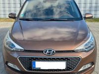 Gebraucht Hyundai i20 90 PS (66 kW) 2015 Braun Kleinwagen