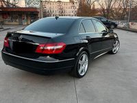 Gebraucht Mercedes E200 184 PS (135 kW) 2011 Schwarz Limousine