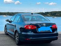 Second-hand VW Jetta 105 CP (77 kW) 2012 Albastru Berlinǎ