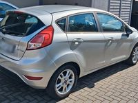 Gebraucht Ford Fiesta SYNC Edition 80 PS (58 kW) 2016 Silber Kleinwagen
