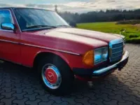 Gebraucht Mercedes 230 136 PS (100 kW) 1984 Rot Limousine