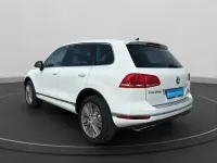 Gebraucht VW Touareg Basis 204 PS (150 kW) 2016 Weiß SUV