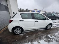 Gebraucht Toyota Yaris Basis 69 PS (50 kW) 2015 Weiß Kleinwagen