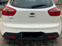 Gebraucht Kia Rio DREAM-TEAM Edition 109 PS (80 kW) 2012 Weiß Limousine