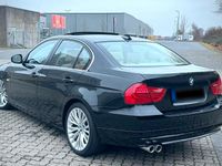 Gebraucht BMW 325 Exclusive 286 PS (210 kW) 2011 Schwarz Limousine