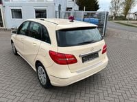 Gebraucht Mercedes B180 109 PS (80 kW) 2014 Beige Van / Kleinbus