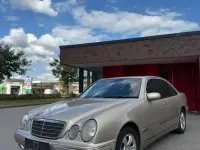 Gebraucht Mercedes E220 143 PS (105 kW) 2000 Gold Limousine
