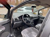 Second-hand VW Sharan 130 CP (95 kW) 2004 Negru Monovolum