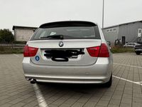 Gebraucht BMW 318 143 PS (105 kW) 2011 Silber Kombi