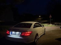 Gebraucht Mercedes E350 AMG 231 PS (169 kW) 2009 Weiß Coupé