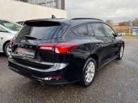 Gebraucht Ford Focus Cool & Connect 125 PS (91 kW) 2022 Schwarz Limousine