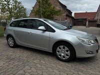 Usata Opel Astra 95 CV (69 kW) 2012 Argento Station wagon