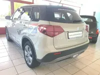 Gebraucht Suzuki Vitara Comfort+ 116 PS (85 kW) 2025 Savannah ivory metallic/cosmic SUV