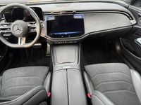 Gebraucht Mercedes E300 AMG 150 PS (110 kW) 2024 Unilack polarweiß Limousine