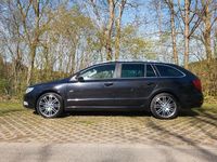 Gebraucht Skoda Superb Ambition 140 PS (102 kW) 2012 Schwarz Kombi