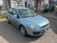 Gebraucht Ford Focus Ghia 101 PS (74 kW) 2005 Blau Limousine