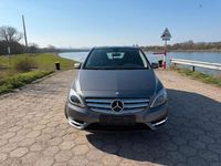 Gebraucht Mercedes B200 156 PS (114 kW) 2014 Grau Van / Kleinbus