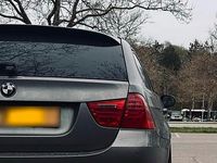 Gebraucht BMW 320 177 PS (130 kW) 2009 Grau Kombi