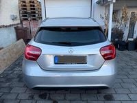 Gebraucht Mercedes A180 122 PS (89 kW) 2014 Grau Kleinwagen
