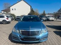 Gebraucht Mercedes E220 Avantgarde 170 PS (125 kW) 2011 Blau Limousine