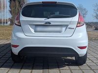Gebraucht Ford Fiesta Ambiente 60 PS (44 kW) 2013 Weiß Kleinwagen