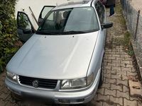 Second-hand VW Passat 90 CP (66 kW) 1996 Argintiu Berlinǎ