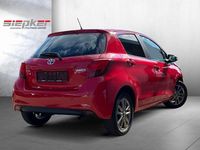Gebraucht Toyota Yaris Basis 99 PS (72 kW) 2016 Vulcanorot Limousine