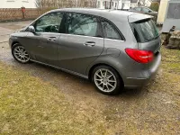 Gebraucht Mercedes B200 136 PS (100 kW) 2014 Grau Kleinwagen
