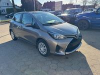 Gebraucht Toyota Yaris 99 PS (72 kW) 2015 Grau Kleinwagen