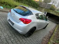 Gebraucht Opel Astra 105 PS (77 kW) 2010 Silber Limousine