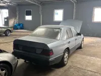 Gebraucht Mercedes E260 160 PS (117 kW) 1990 Blau Limousine