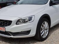 Gebraucht Volvo V60 CC Pro 150 PS (110 kW) 2017 Crystal white pearl / metallic Kombi