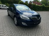 Gebraucht Opel Astra Design Edition 101 PS (74 kW) 2011 Ozean blau (p2) Kleinwagen