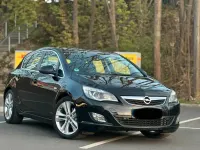 Usata Opel Astra 110 CV (80 kW) 2011 Nero Utilitaria