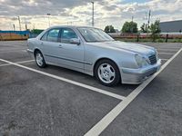 Gebraucht Mercedes E220 Classic 143 PS (105 kW) 2001 Silber Limousine