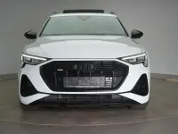 Gebraucht Audi e-tron Black Edition 300 kW (408 PS) 2023 Weiß SUV