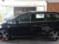 Gebraucht VW Touran Highline 150 PS (110 kW) 2017 Deep black perleffekt Van / Kleinbus