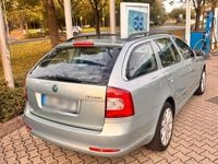 Gebraucht Skoda Octavia 140 PS (102 kW) 2011 Grau Kombi