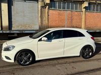 Gebraucht Mercedes A180 122 PS (89 kW) 2013 Weiß Kleinwagen