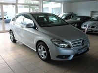 Gebraucht Mercedes B180 122 PS (89 kW) 2012 Silber Van / Kleinbus