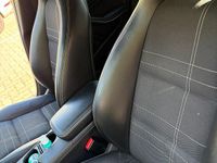 Gebraucht Mercedes A180 122 PS (89 kW) 2012 Schwarz Kleinwagen