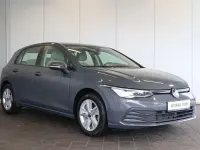 Gebraucht VW Golf VIII Life 131 PS (96 kW) 2022 Grau Limousine