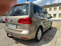 Gebraucht VW Touran Trendline 105 PS (77 kW) 2015 Titanium beige metallic Van / Kleinbus